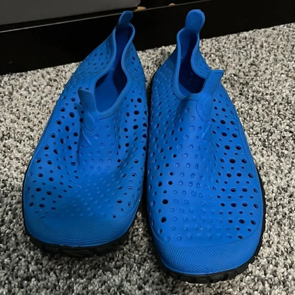 Speedo - blue water shoes - 35.5 or 4